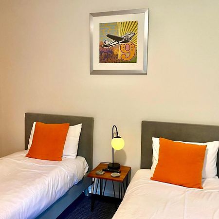 The Warby, Where Mid-Century Style Meets The Mountains Warburton Bagian luar foto