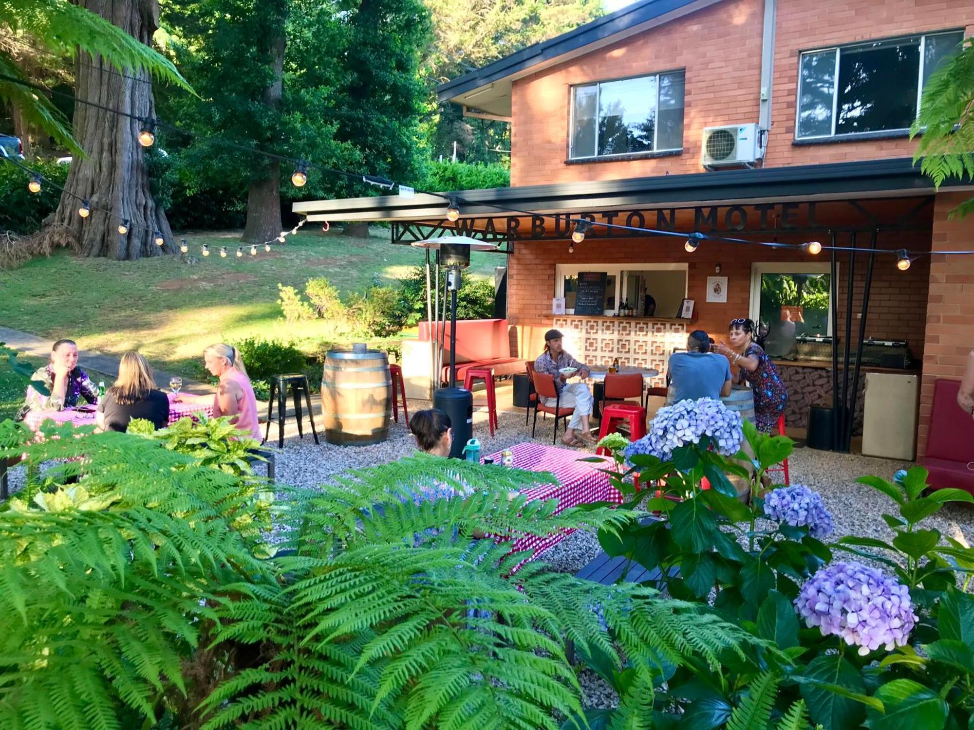 The Warby, Where Mid-Century Style Meets The Mountains Warburton Bagian luar foto