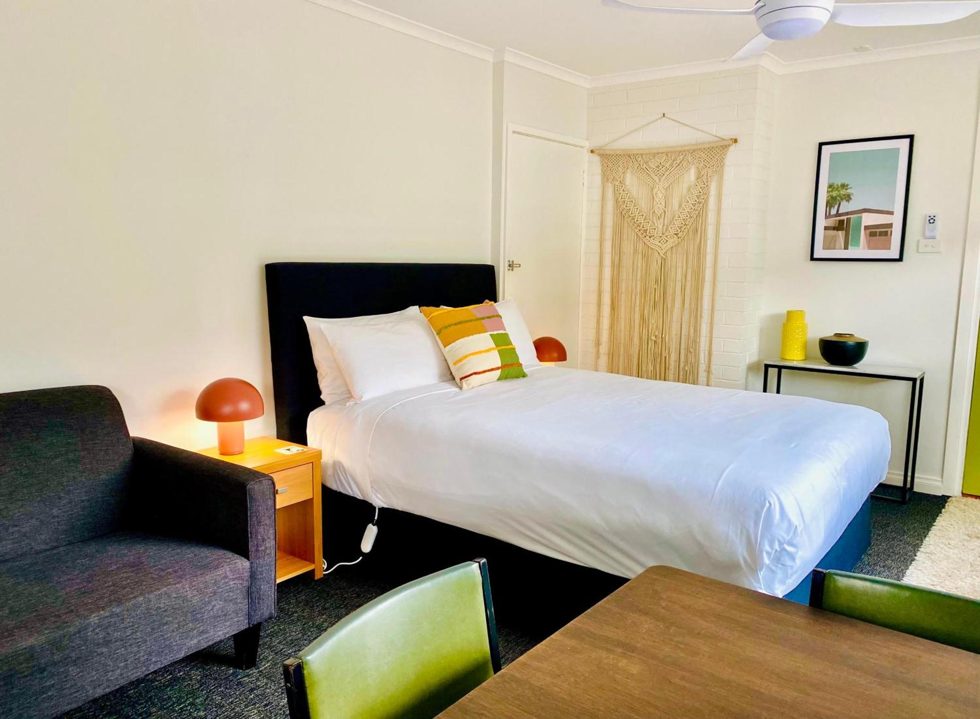 The Warby, Where Mid-Century Style Meets The Mountains Warburton Bagian luar foto