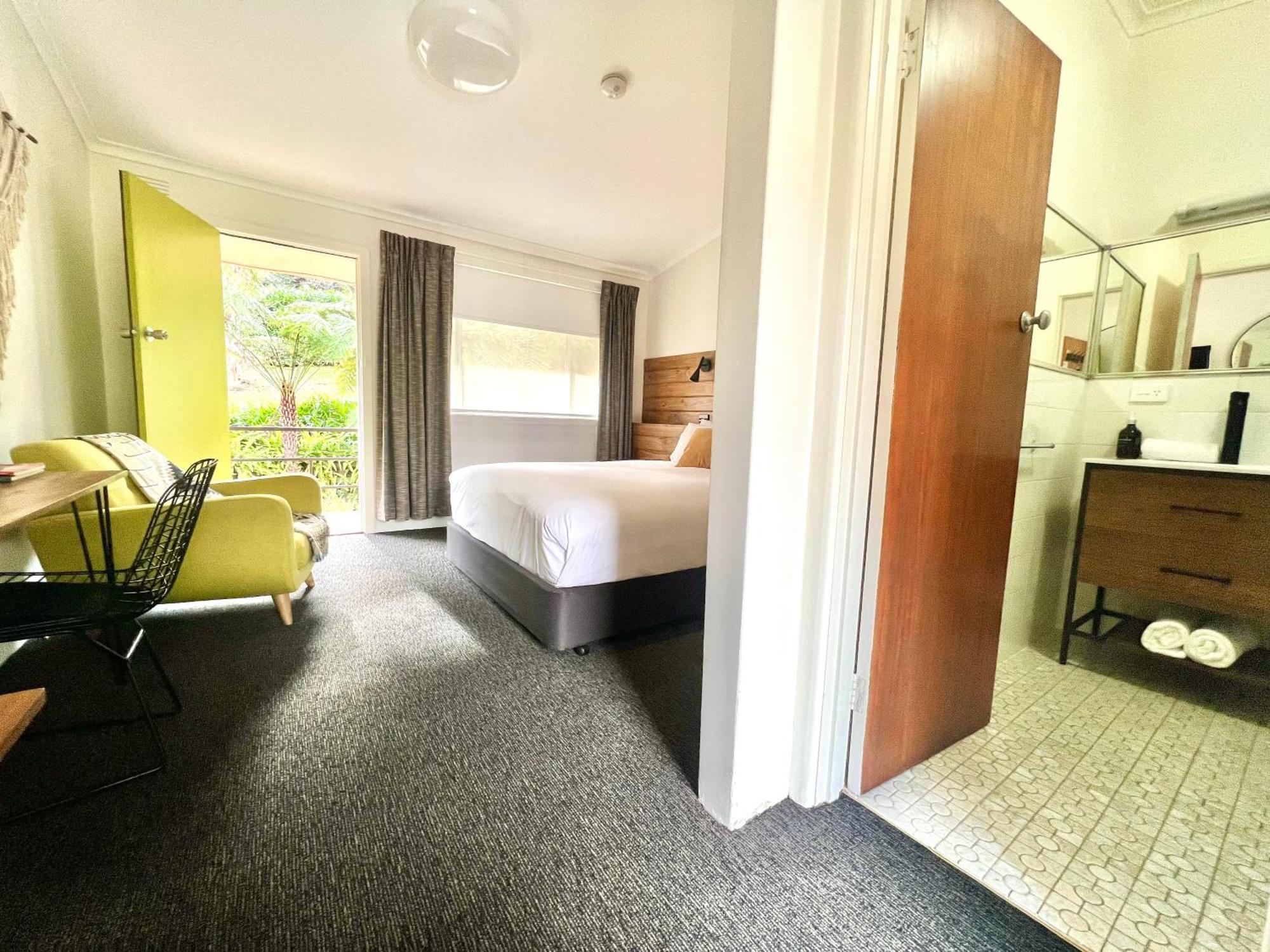 The Warby, Where Mid-Century Style Meets The Mountains Warburton Bagian luar foto