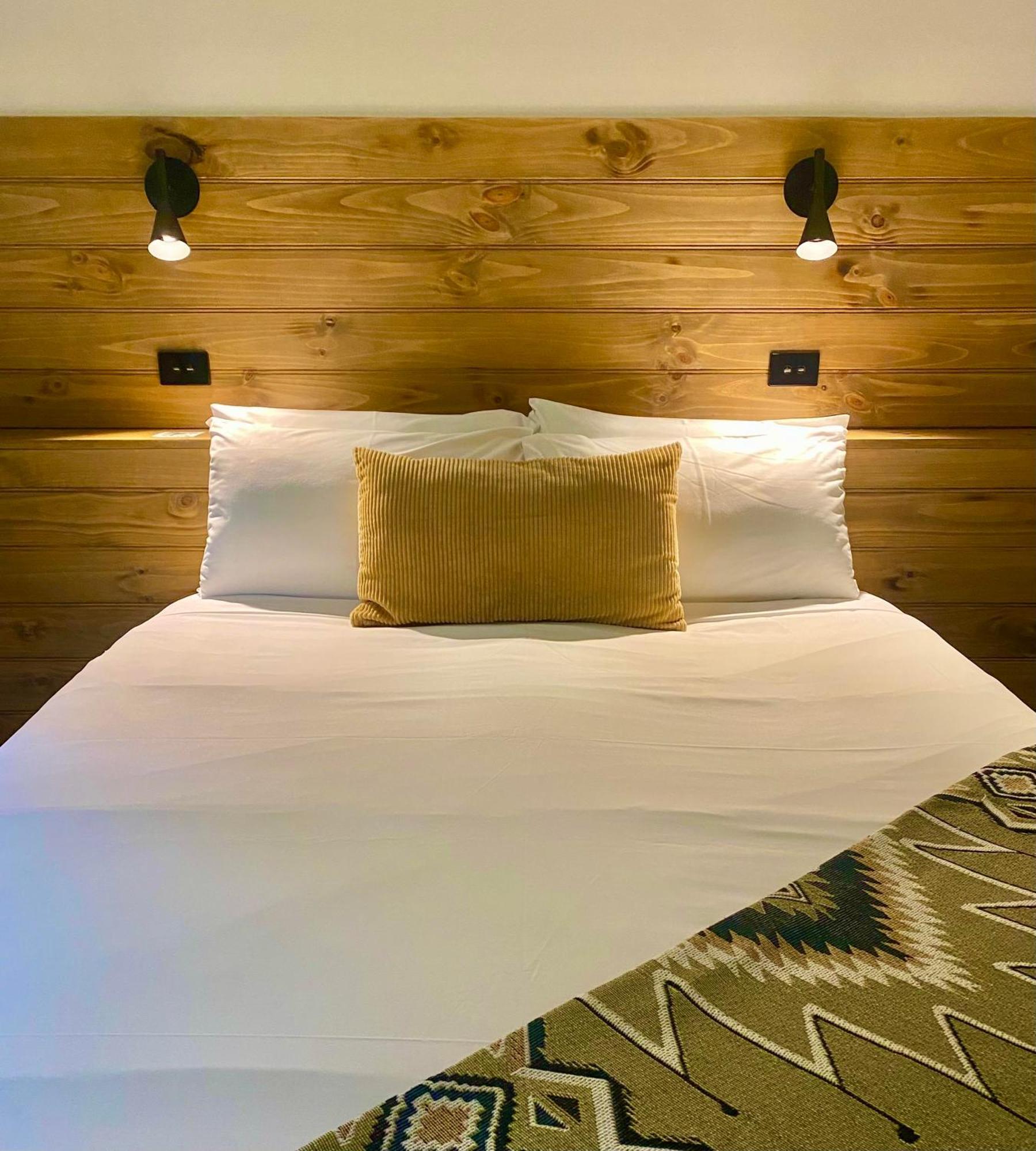 The Warby, Where Mid-Century Style Meets The Mountains Warburton Bagian luar foto