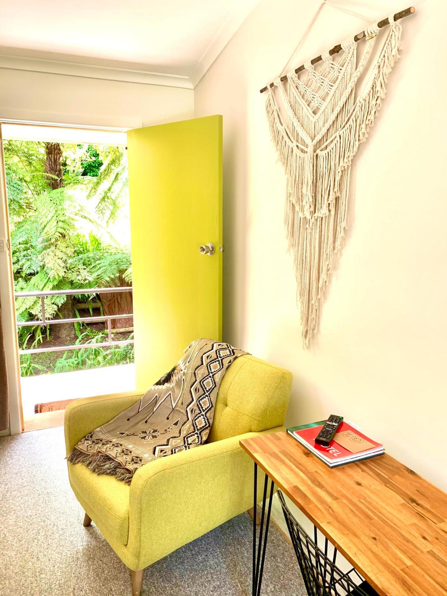 The Warby, Where Mid-Century Style Meets The Mountains Warburton Bagian luar foto