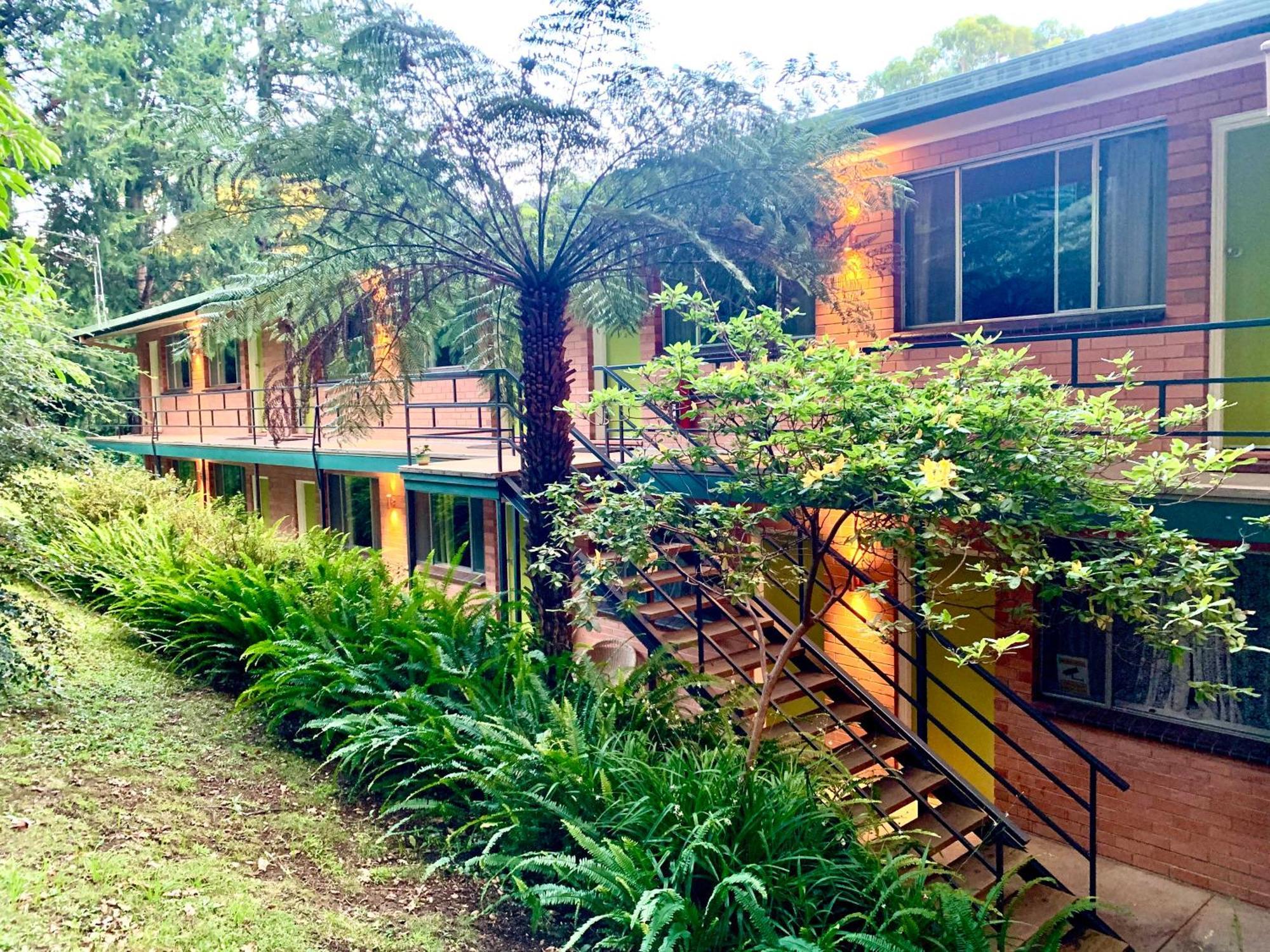 The Warby, Where Mid-Century Style Meets The Mountains Warburton Bagian luar foto